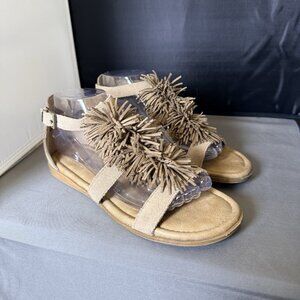 Women’s Natural Fabric Beige Minnetonka Strap Pom Pom Fringe Sandals Size 8
